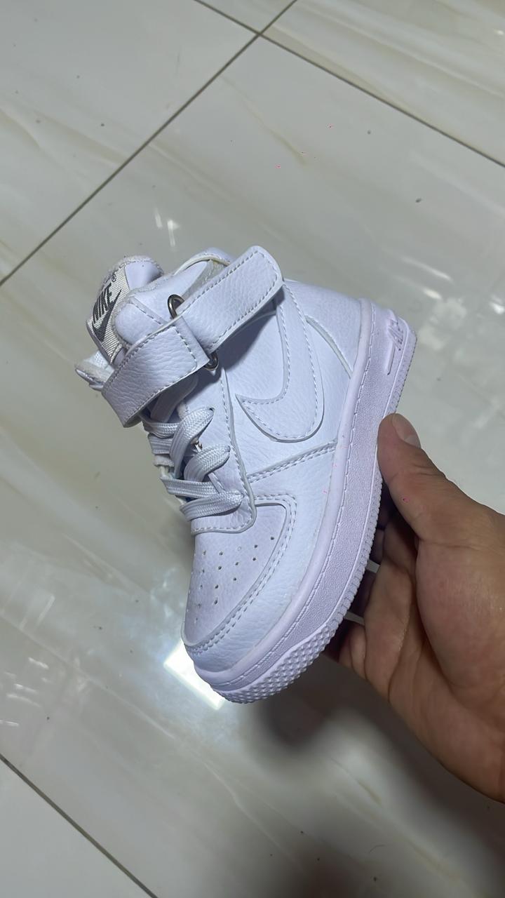 ZAPATILLAS BLANCO CON HEBILLA